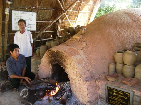 การฟื้นฟูอาชีพเครื่องปั้นดินเผาของหมู่บ้านเฟือกติ๊ก(Phước Tích)